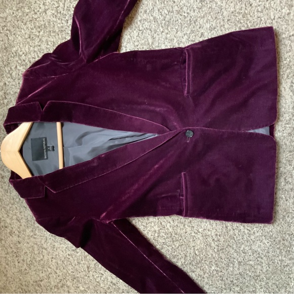 Banana Republic women’s velvet blazer - Picture 2 of 3